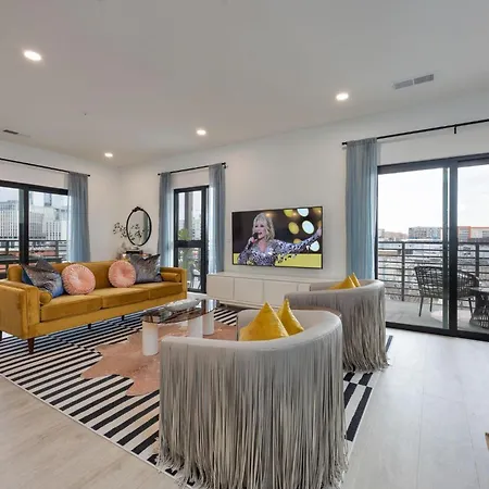 Villa Hyve-The Dolly Parton Experience-Private Balcony
